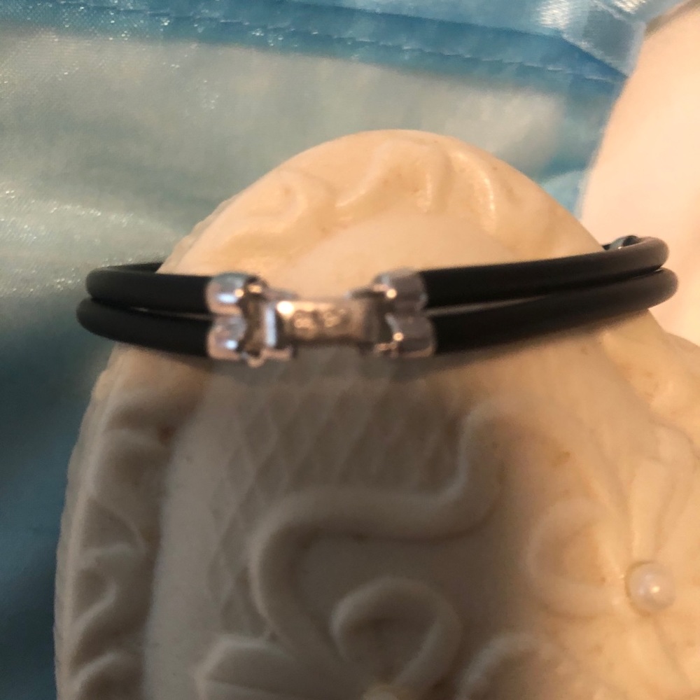 DESIGNER Leather Bracelet with 14k white gold enhancer w Diamond setting & clasp - Picture 3 of 6